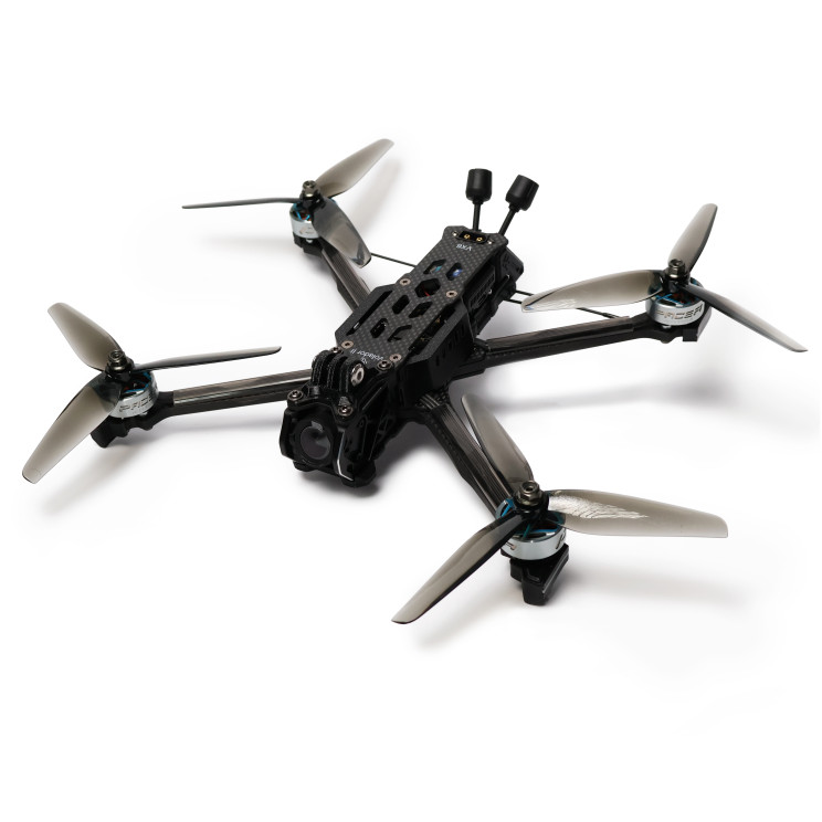 Dinamik takip ve aksiyon çekimleri için kullandığımız FPV drone sistemi